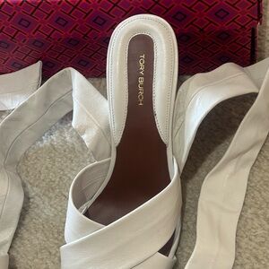 NWT Tory Burch New Ivory Wrap Up Wedge Patent